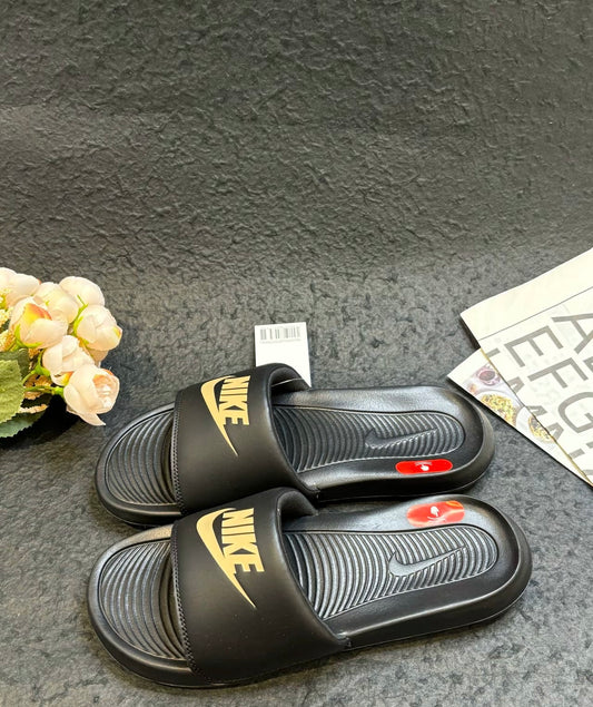 Nike Victori One 黑金 (CN9675-006)