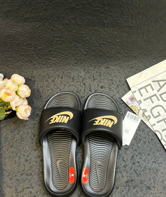 Nike Victori One 黑金 (CN9675-006)