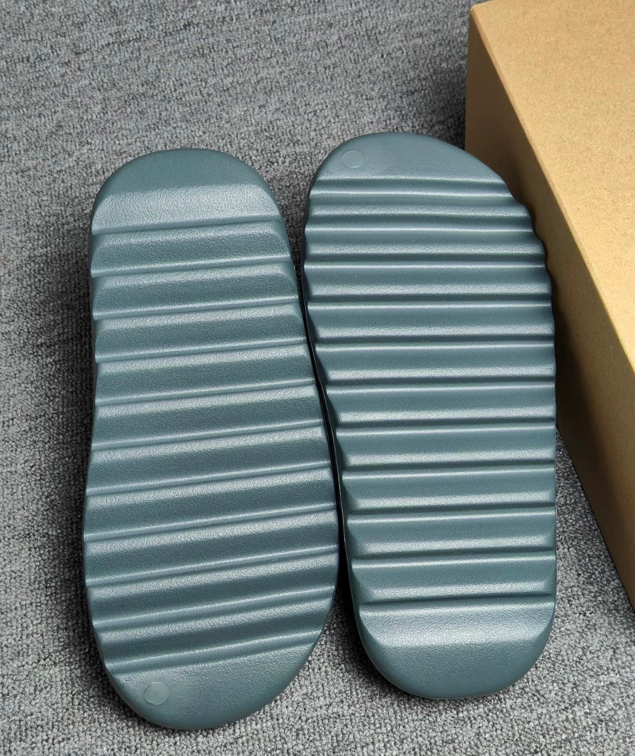 Adidas Originals Yeezy Slide Slate Marine 灰綠 (ID2349)