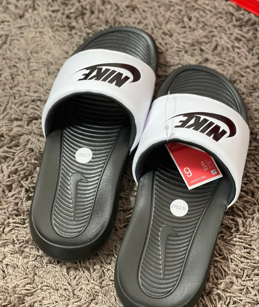 Nike Victori One 黑白 (CN9675-005)