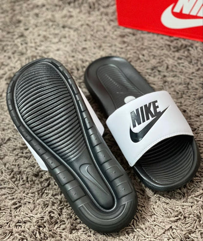Nike Victori One 黑白 (CN9675-005)