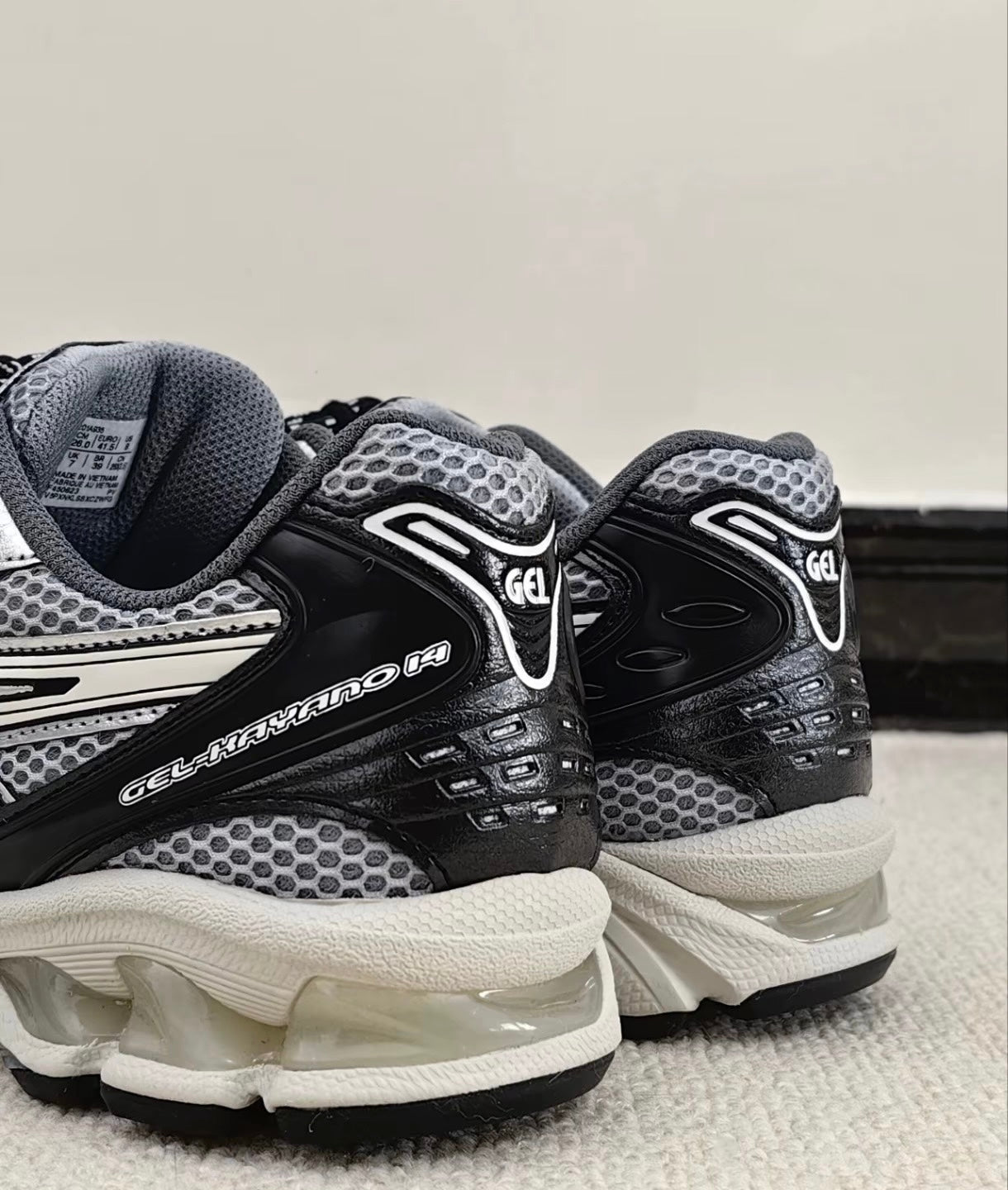 Asics Gel-Kayano 14 ”Black & Glacier Grey“ 韓國限定 (1201A935-001)