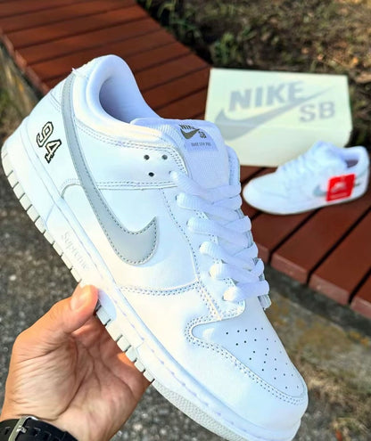 Nike SB Dunk Low x Supreme 94 White metallic Silver 白色 (HQ8487-100)