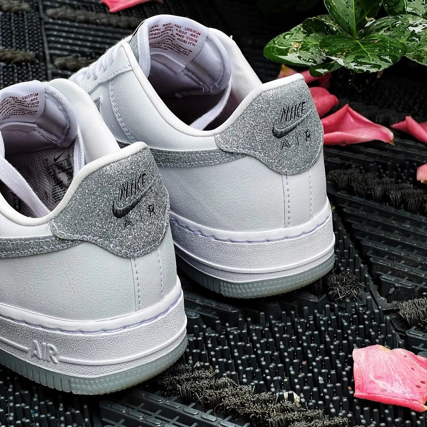 NIKE AIR FORCE 1 ”GREY BLING“ (HQ3461-191)