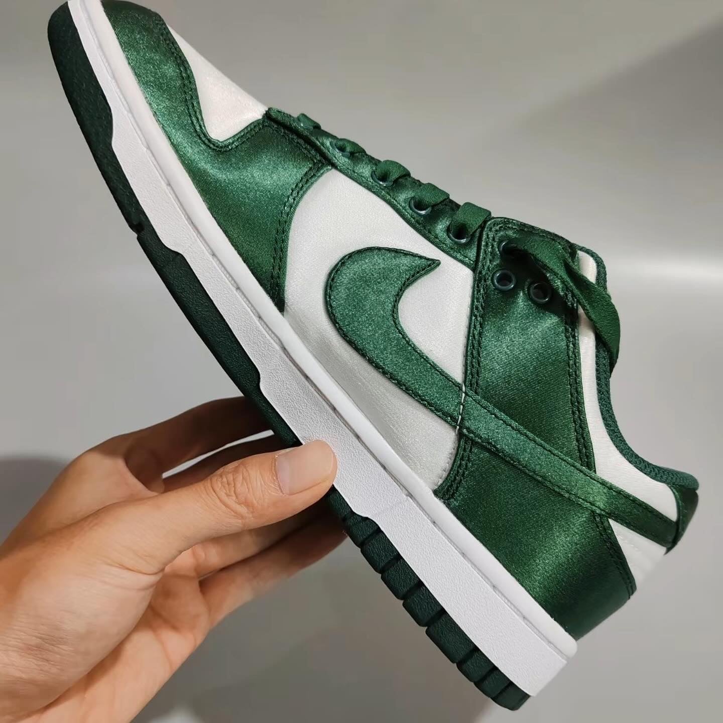 Nike Dunk Low Team Green And White (DX5931-100)