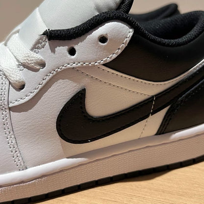 JORDAN 1 LOW WHITE BLACK (553558-132)