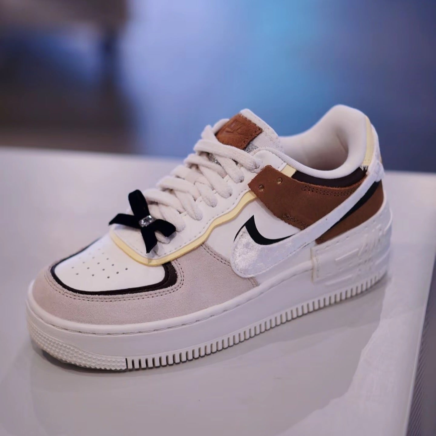 NIKE Air Force 1 Shadow 米白咖啡｜蝴蝶結 (FB1857-111)