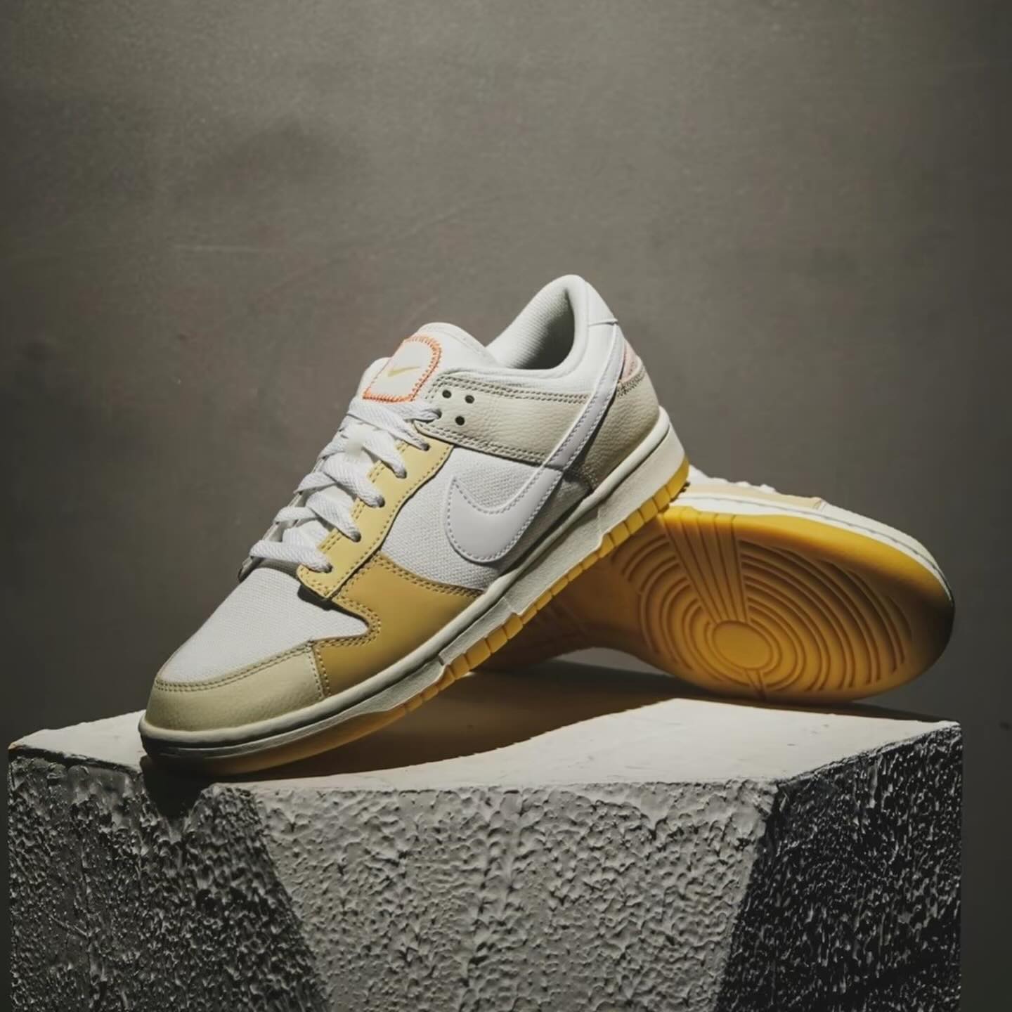 Nike Dunk Low Light Yellow (FJ5475-100)