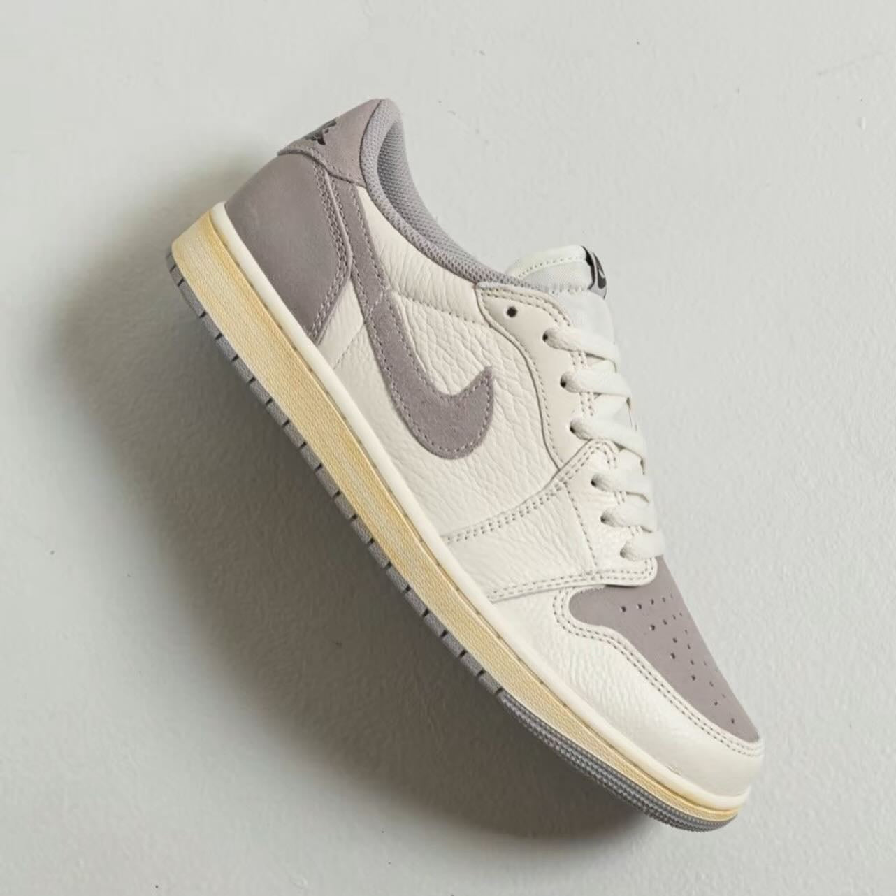 AJ1 LOW “ Atmosphere Grey “ (CZ0790-101)