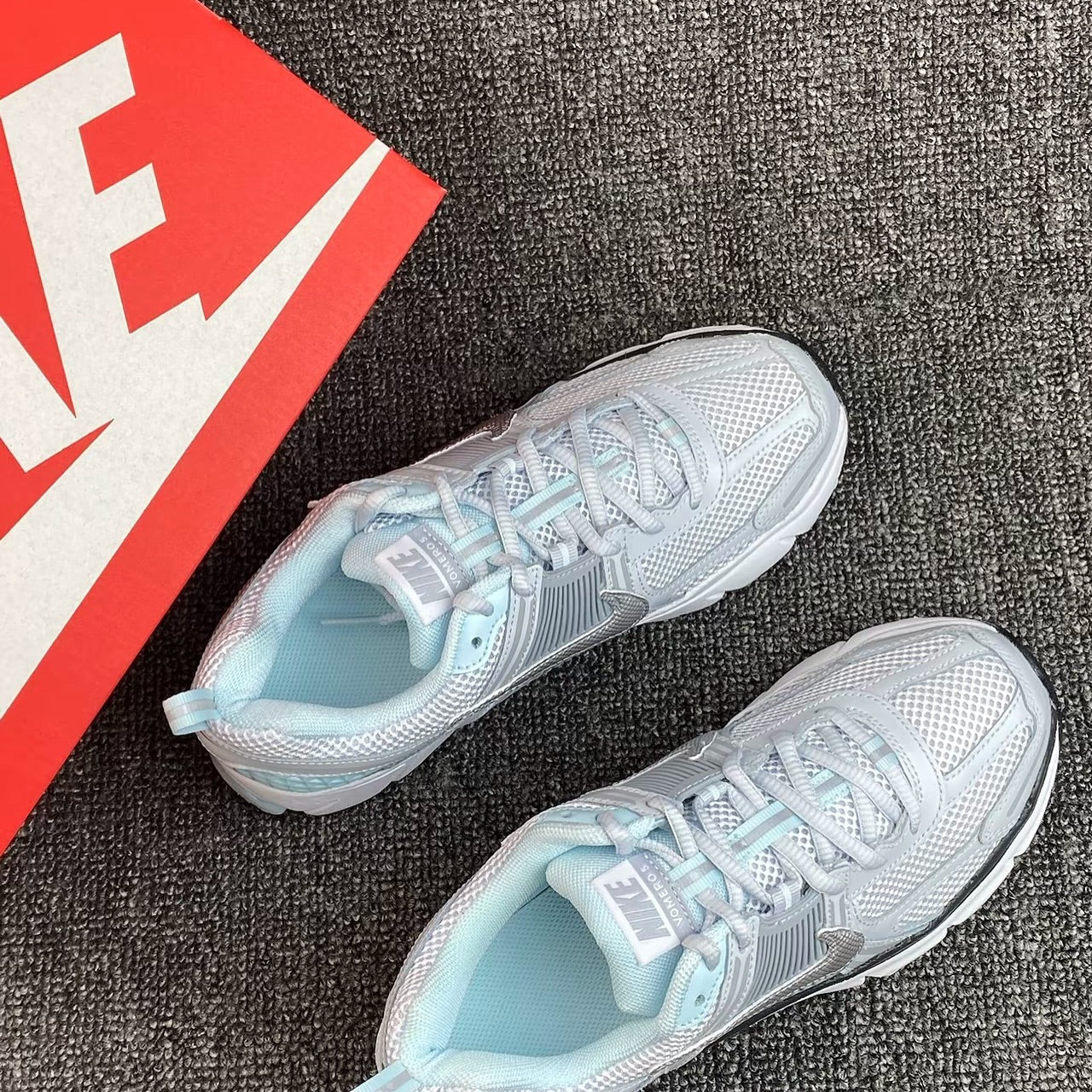 Nike Zoom Vomero GS Y2K銀灰藍(HQ3255-043)