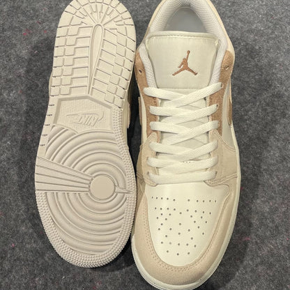 AIR JORDAN 1 LOW ”LIGHT BROWN“ (HF1863-200)